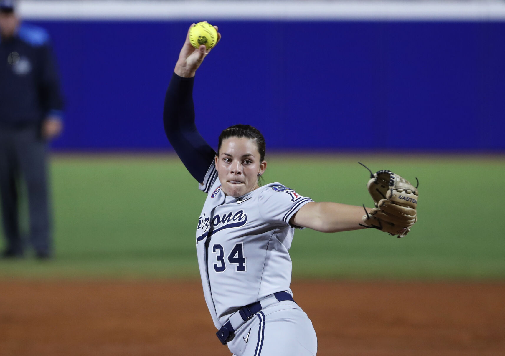060522-tuc-spt-uasoftball-p2